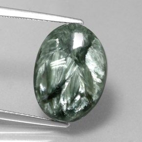 8.64カラットの天然グリーンセラフィナイト（15.8×11.7 mm・オーバルカット）