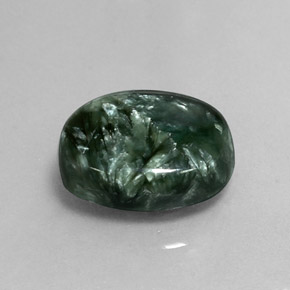 7.60カラットの天然グリーンセラフィナイト（14.6×11.8 mm・オーバルカット）