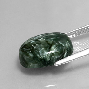 7.60カラットの天然グリーンセラフィナイト（14.6×11.8 mm・オーバルカット）