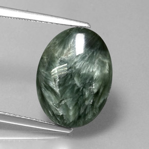 6.11カラットの天然グリーンセラフィナイト（15.3×11.6 mm・オーバルカット）