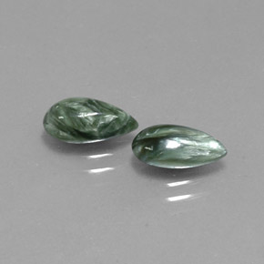 カラットの天然グリーンセラフィナイト（9.7×5.5 mm・洋梨の形）