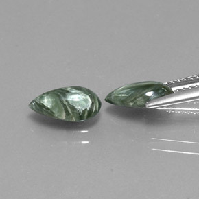 カラットの天然グリーンセラフィナイト（9.7×5.5 mm・洋梨の形）