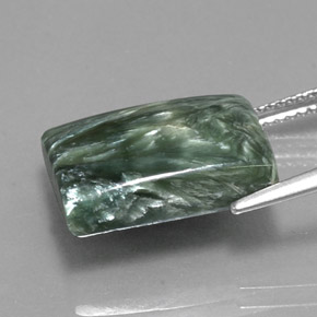 10.42カラットの天然グリーンセラフィナイト（16×12.1 mm・バゲット）