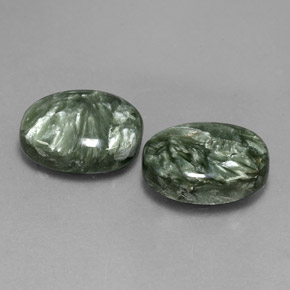 カラットの天然グリーンセラフィナイト（14.1×10.1 mm・オーバルカット）