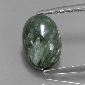3.12カラットの天然グリーンセラフィナイト（11.6×7.8 mm・オーバルカット）