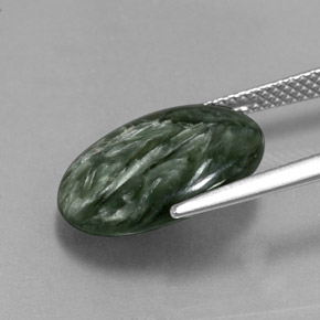 6.39カラットの天然グリーンセラフィナイト（15.8×11.9 mm・オーバルカット）