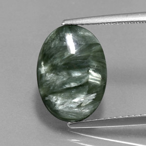 5.38カラットの天然グリーンセラフィナイト（13.9×10 mm・オーバルカット）