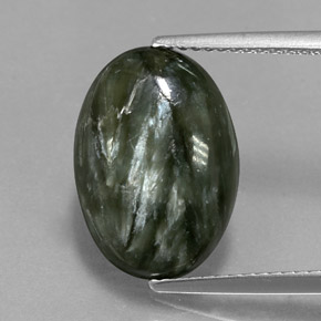 5.60カラットの天然グリーンセラフィナイト（15.2×10.5 mm・オーバルカット）