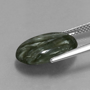 5.60カラットの天然グリーンセラフィナイト（15.2×10.5 mm・オーバルカット）