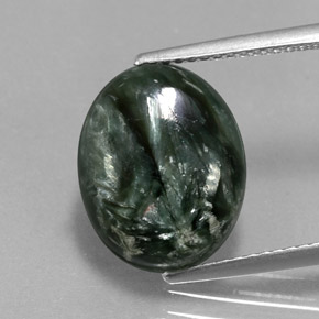 5.08カラットの天然グリーンセラフィナイト（13.5×11 mm・オーバルカット）
