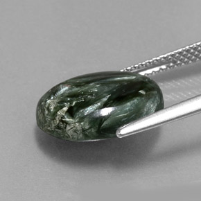 5.08カラットの天然グリーンセラフィナイト（13.5×11 mm・オーバルカット）