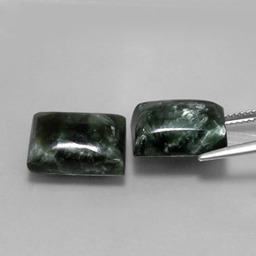 カラットの天然グリーンセラフィナイト（13.5×9.8 mm・バゲット）