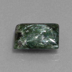 3.31カラットの天然グリーンセラフィナイト（11.5×8.7 mm・バゲット）