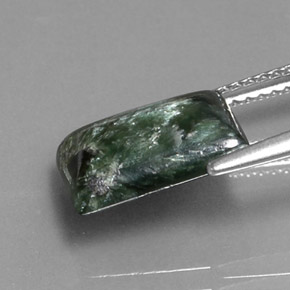 3.31カラットの天然グリーンセラフィナイト（11.5×8.7 mm・バゲット）