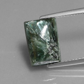 3.68カラットの天然グリーンセラフィナイト（11.8×8.3 mm・バゲット）
