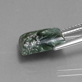 3.68カラットの天然グリーンセラフィナイト（11.8×8.3 mm・バゲット）