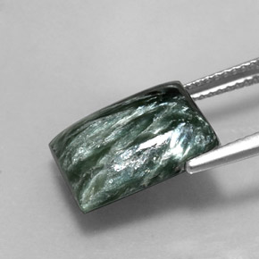 5.99カラットの天然グリーンセラフィナイト（13.5×10 mm・バゲット）