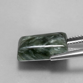 7.16カラットの天然グリーンセラフィナイト（13.8×9.8 mm・バゲット）