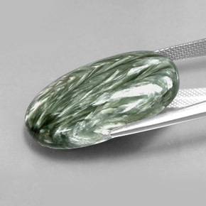 23.76カラットの天然グリーンセラフィナイト、オーバルカット、オペーク