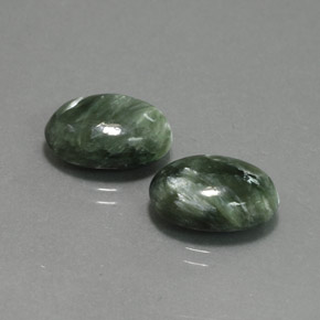 カラットの天然グリーンセラフィナイト（13.7×9.7 mm・オーバルカット）