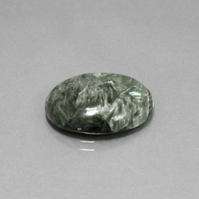 8.99カラットの天然グリーンセラフィナイト（19.2×14.8 mm・オーバルカット）