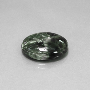 9.52カラットの天然グリーンセラフィナイト（18.3×14.1 mm・オーバルカット）