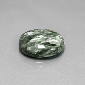 11.95カラットの天然グリーンセラフィナイト（18.7×14.9 mm・オーバルカット）