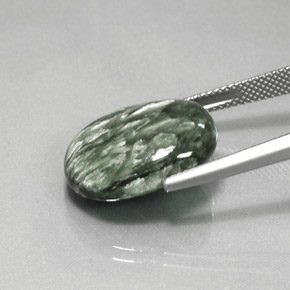 11.95カラットの天然グリーンセラフィナイト（18.7×14.9 mm・オーバルカット）