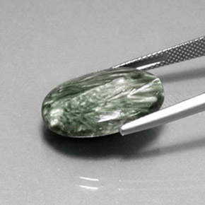 10.82カラットの天然グリーンセラフィナイト（20.1×15 mm・オーバルカット）