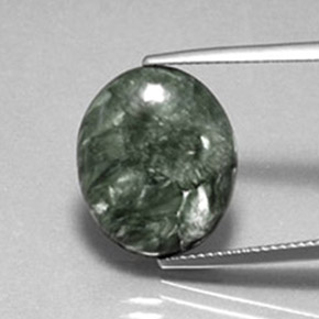 8.60カラットの天然グリーンセラフィナイト（17.3×14.4 mm・オーバルカット）