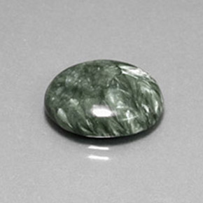 8.60カラットの天然グリーンセラフィナイト（17.3×14.4 mm・オーバルカット）