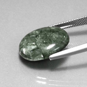 8.60カラットの天然グリーンセラフィナイト（17.3×14.4 mm・オーバルカット）