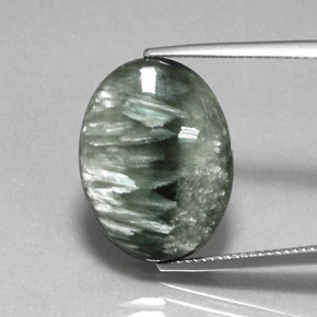 12.26カラットの天然グリーンセラフィナイト（20×15.1 mm・オーバルカット）