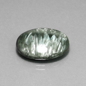 12.26カラットの天然グリーンセラフィナイト（20×15.1 mm・オーバルカット）