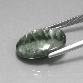 12.26カラットの天然グリーンセラフィナイト（20×15.1 mm・オーバルカット）
