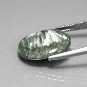 8.72カラットの天然グリーンセラフィナイト（19.9×14.8 mm・オーバルカット）