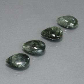 18.13カラットの天然グリーンセラフィナイト（13.8×10 mm・洋梨の形）