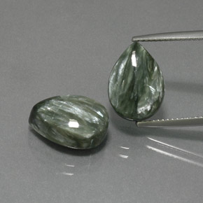 カラットの天然グリーンセラフィナイト（13.7×9.7 mm・洋梨の形）