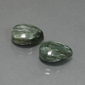 カラットの天然グリーンセラフィナイト（13.7×9.7 mm・洋梨の形）