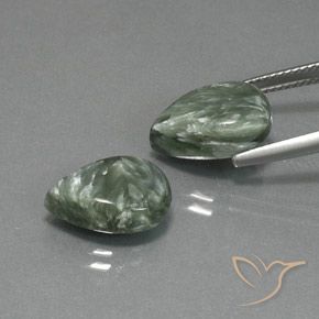 Shop natural 10.07ct ミディアムグリーン セラフィナイト gems, 洋梨の形, from ロシア at GemSelect. In stock, global shipping!