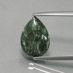 4.49カラットの天然グリーンセラフィナイト（14.1×10 mm・洋梨の形）