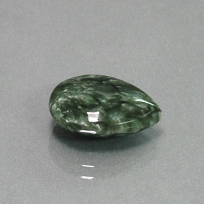 4.49カラットの天然グリーンセラフィナイト（14.1×10 mm・洋梨の形）