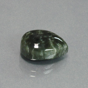 5.93カラットの天然グリーンセラフィナイト（13.8×9.8 mm・洋梨の形）