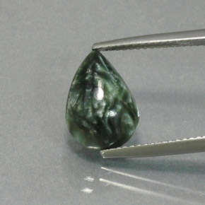 3.20カラットの天然グリーンセラフィナイト（12.7×9.1 mm・洋梨の形）
