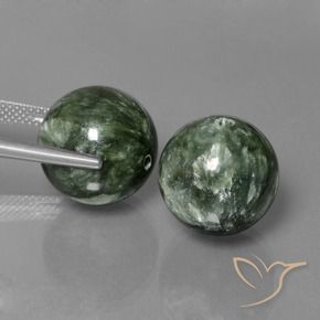 Shop natural 36.86ct 灰色がかった緑 セラフィナイト gems, スフェア / ボール, from ロシア at GemSelect. In stock, global shipping!