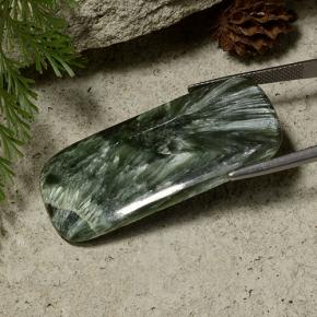 27.75カラットの天然グリーンセラフィナイト、クッションカット、オペーク