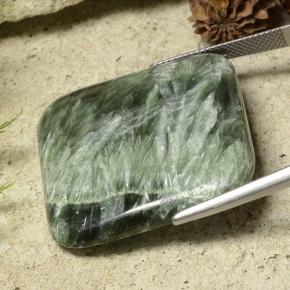 44.32カラットの天然グリーンセラフィナイト、クッションカット、オペーク