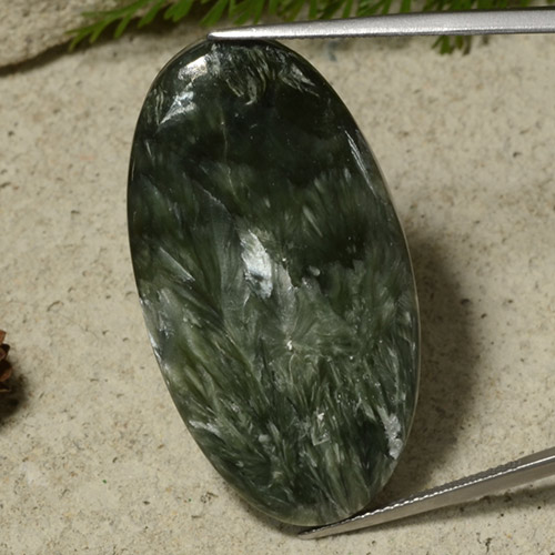 47.08カラットの天然マルチカラーグリーンセラフィナイト、オーバルカット、オペーク