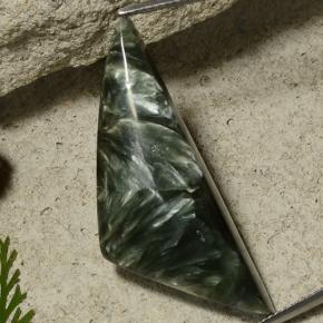 27.86カラットの天然マルチカラーグリーンセラフィナイト、ファンシーシェイプ、オペーク