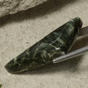 27.86カラットの天然マルチカラーグリーンセラフィナイト、ファンシーシェイプ、オペーク